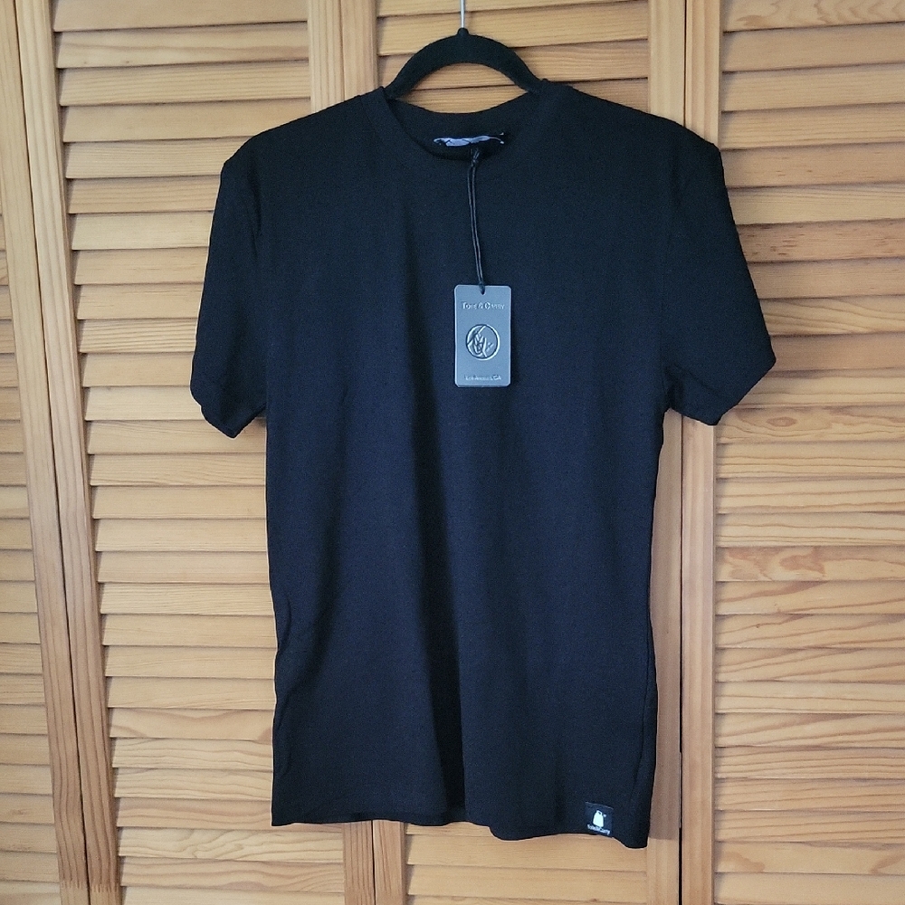 Tote & Carry NWT Black Short Sleeve Luxury Bags Promotional Tee Shirt Size Small